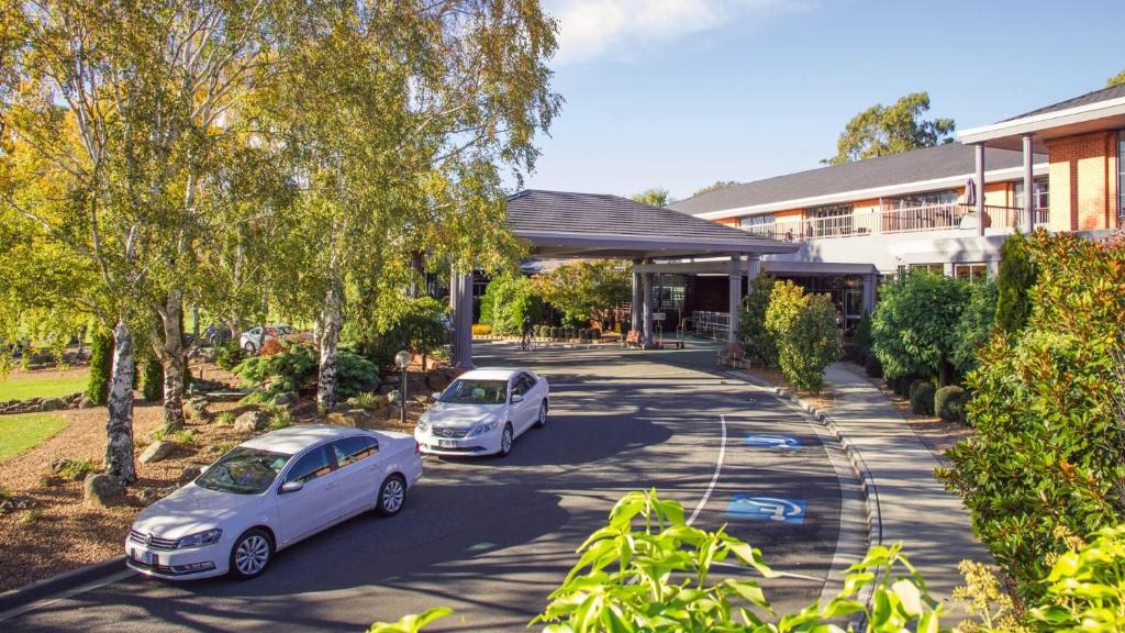 Country Club Tasmania resort landscape and premium hotel setting
