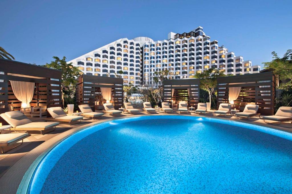Crown Metropol Perth city resort style with skyline and pool atmosphere